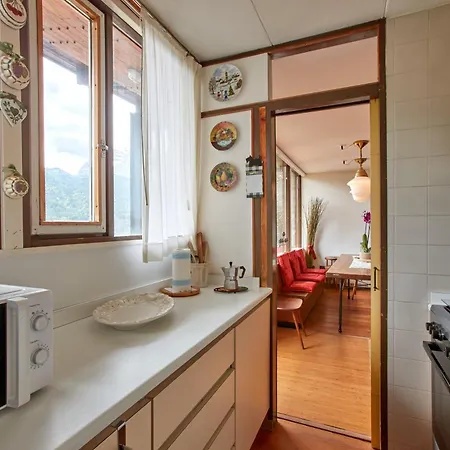 Modernist بوركا دي كادوري